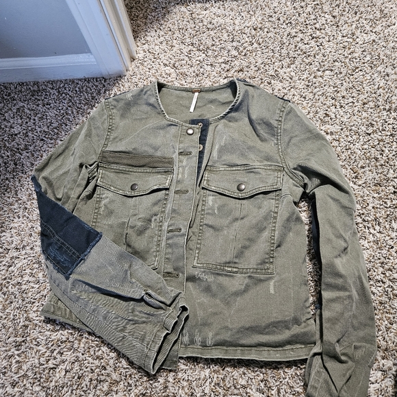 Free people revolve military green jacket button small black distressed crop - Picture 10 of 10